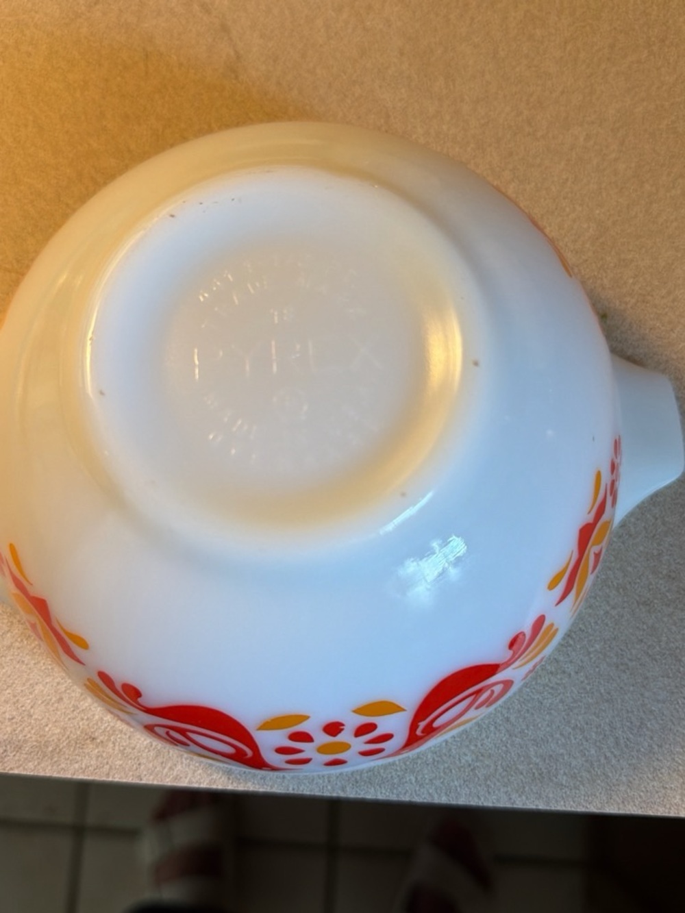 Vintage PYREX FRIENDSHIP Milk Glass Mixing Bowl, #441, 1.5 pint - Picture 3 of 3